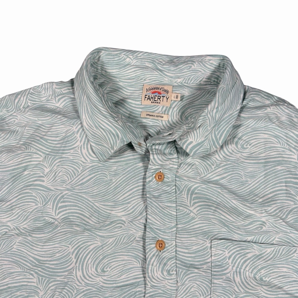 Faherty Waves Hawaiian Shirt Light Blue Short Sleeve Button Up Sz L